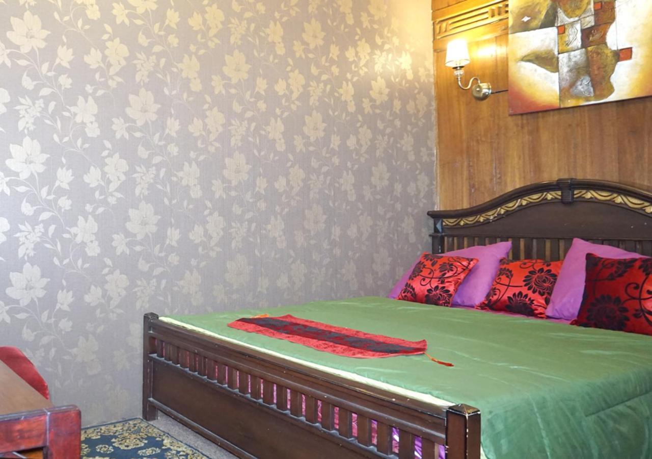 Badjoeri Ethnic Wooden Homestay Bandung Exterior foto