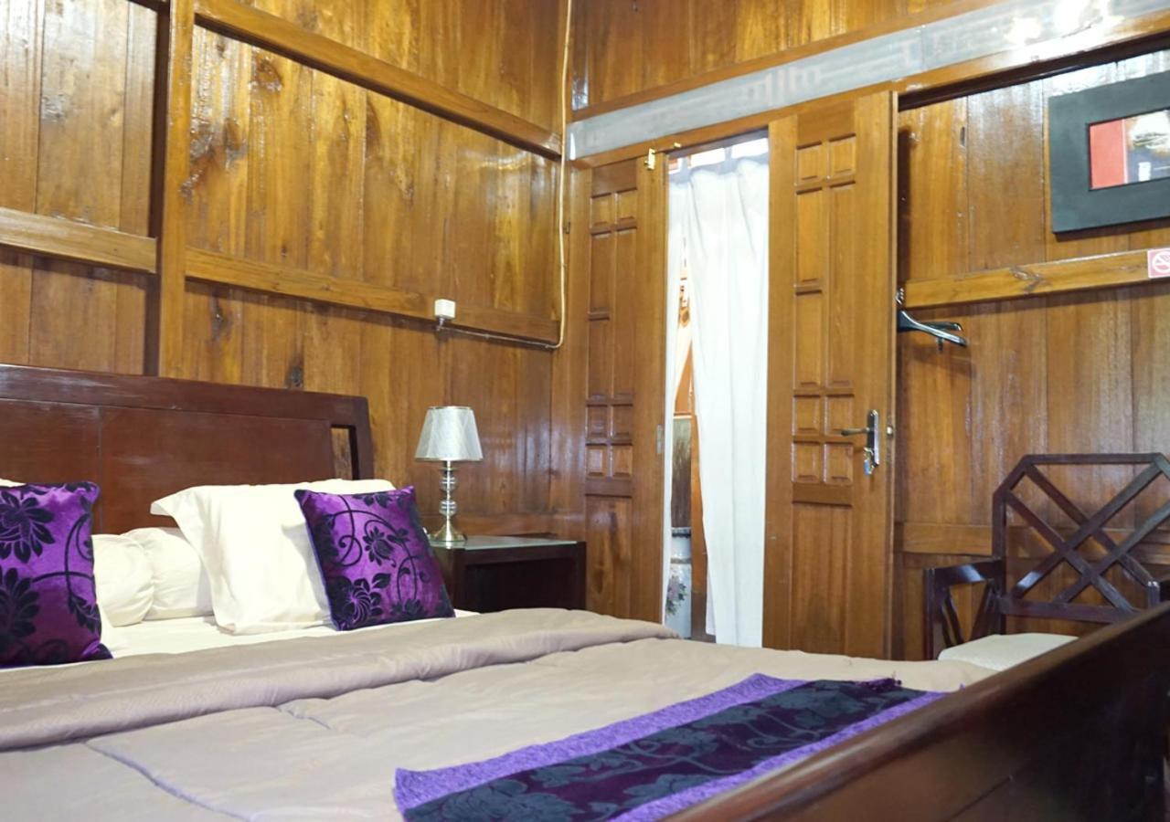 Badjoeri Ethnic Wooden Homestay Bandung Exterior foto