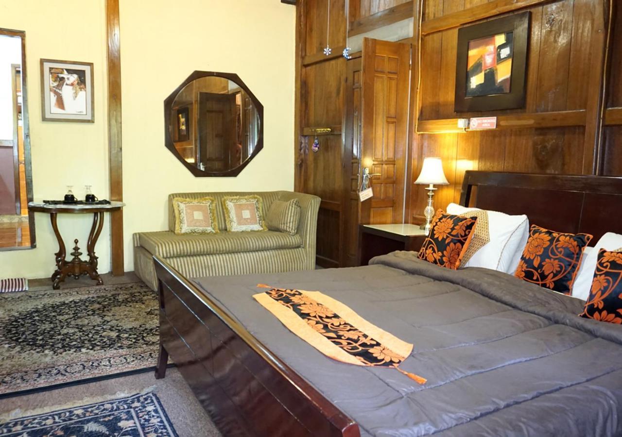 Badjoeri Ethnic Wooden Homestay Bandung Exterior foto