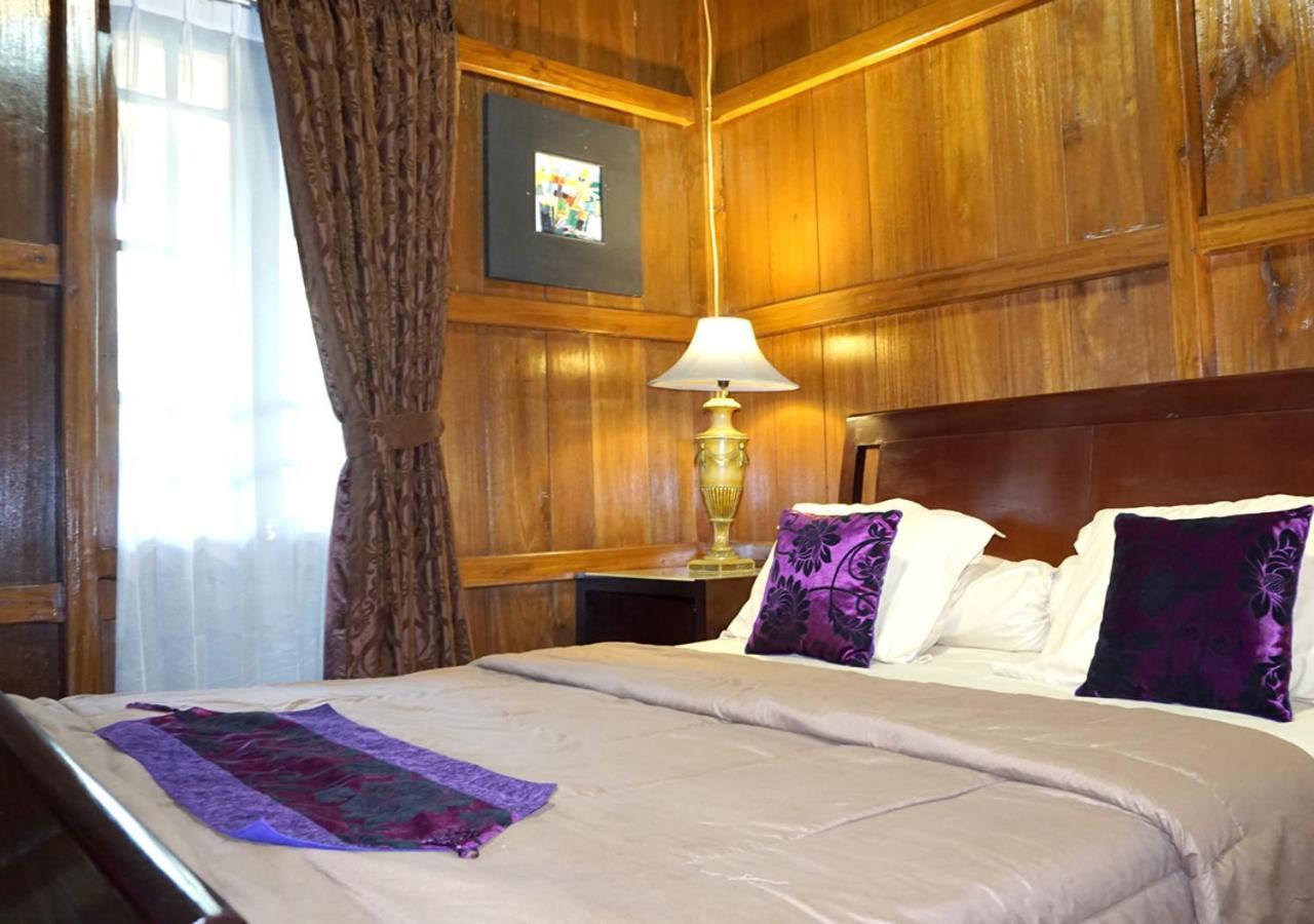 Badjoeri Ethnic Wooden Homestay Bandung Exterior foto