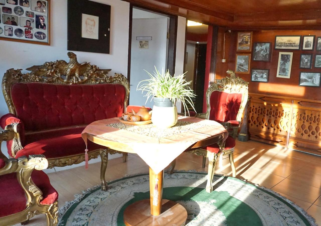 Badjoeri Ethnic Wooden Homestay Bandung Exterior foto