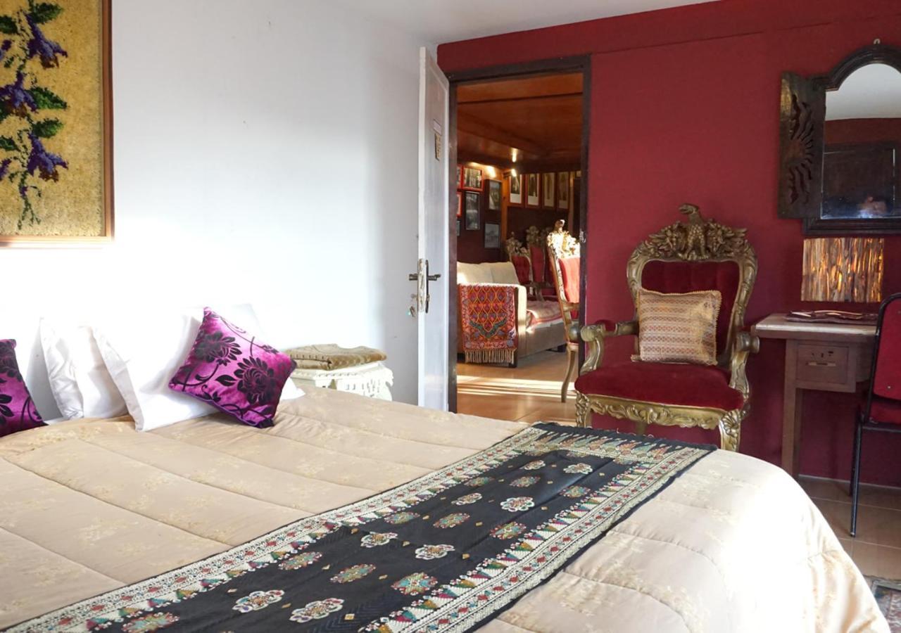 Badjoeri Ethnic Wooden Homestay Bandung Exterior foto