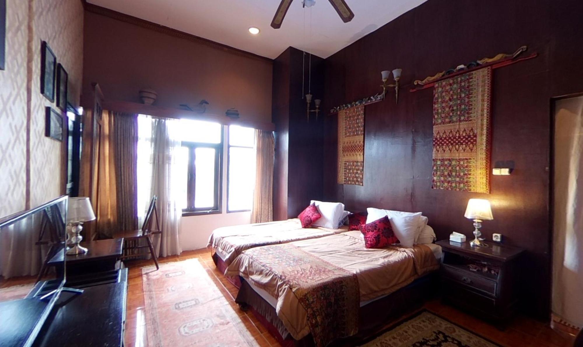 Badjoeri Ethnic Wooden Homestay Bandung Habitación foto