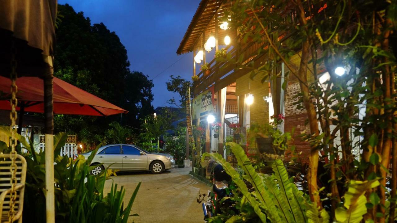 Badjoeri Ethnic Wooden Homestay Bandung Exterior foto