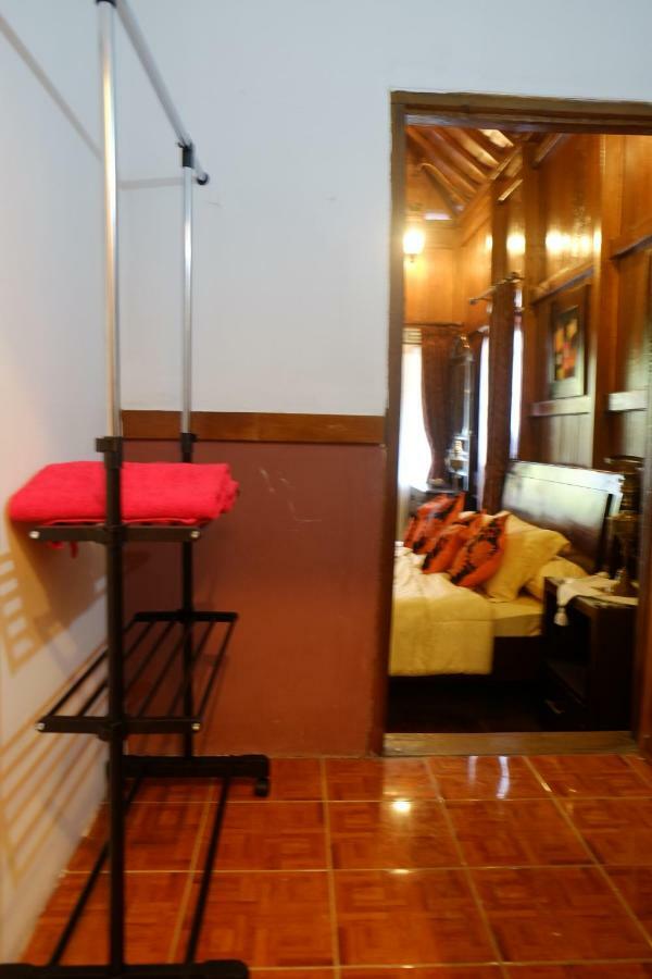 Badjoeri Ethnic Wooden Homestay Bandung Exterior foto