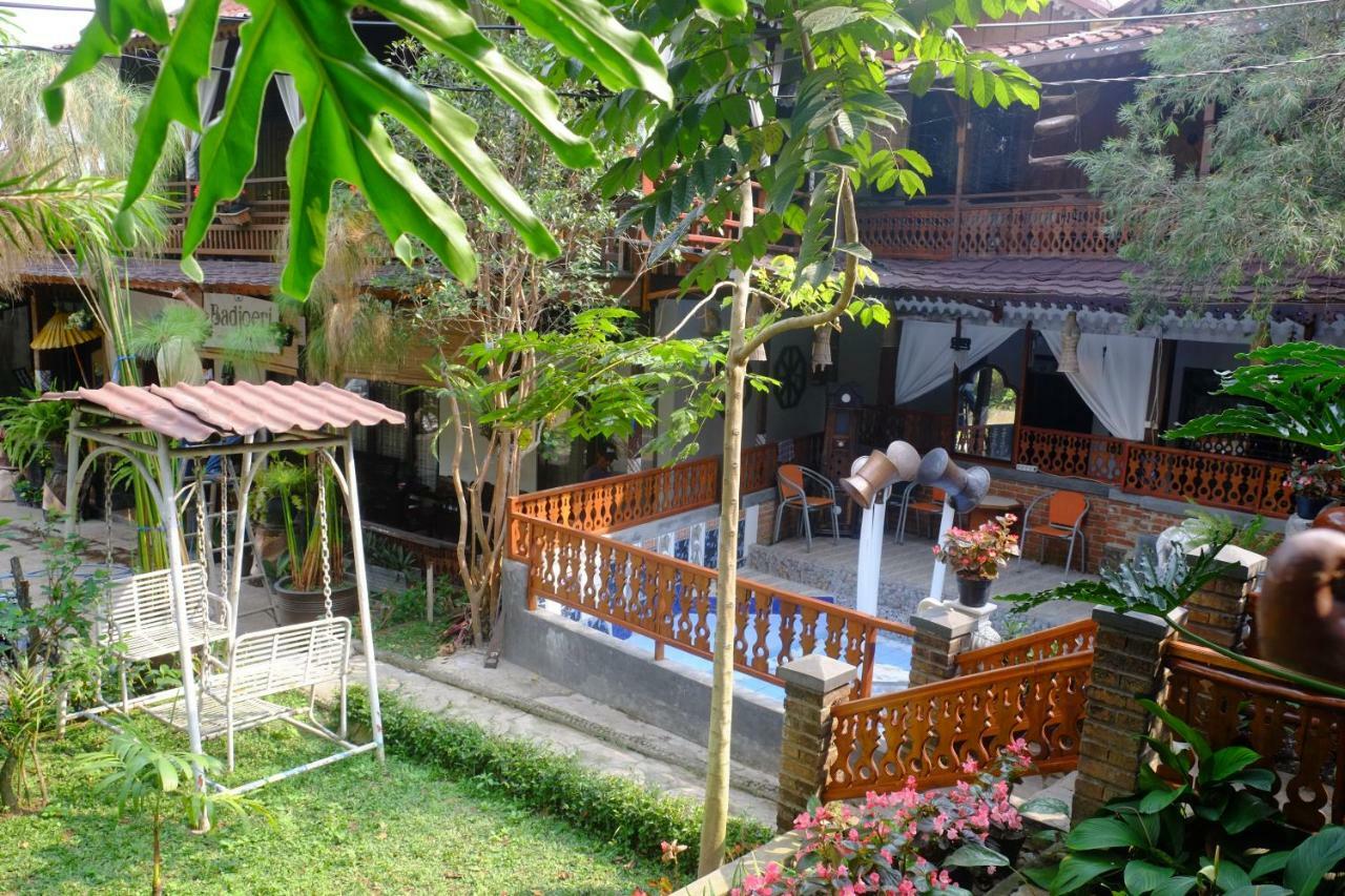 Badjoeri Ethnic Wooden Homestay Bandung Exterior foto