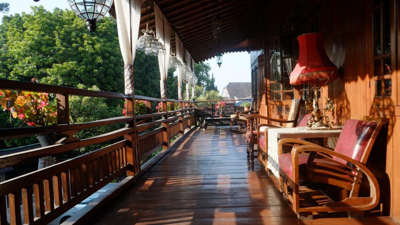 Badjoeri Ethnic Wooden Homestay Bandung Exterior foto